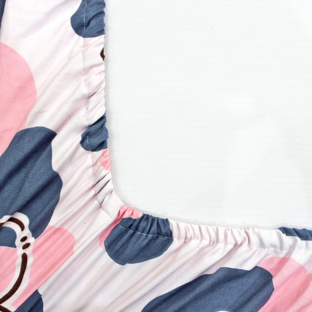 Floral 210 TC Fitted Bedsheet - Magenta - Braviadecor